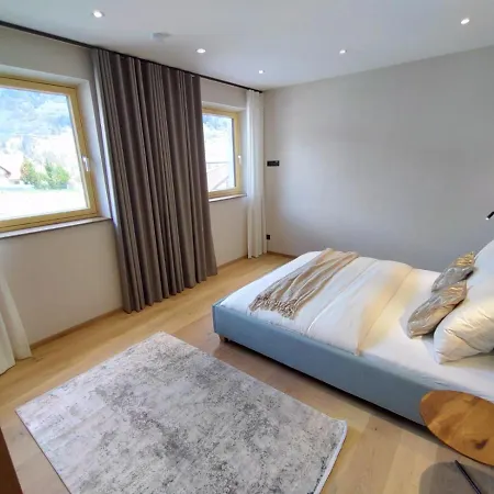 Aenna Apartment *